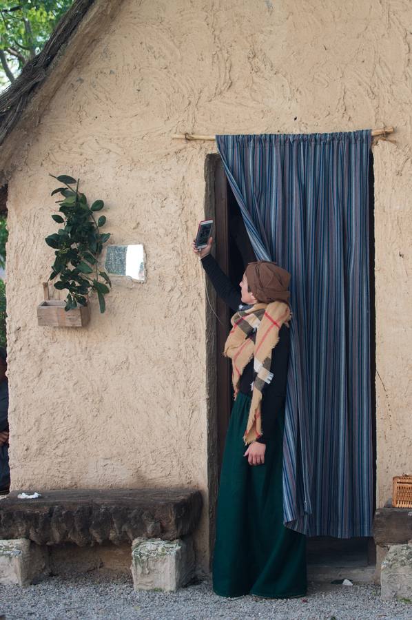 Unos 2.500 escolares de toda la Región, e incluso de provincias vecinas como Alicante, pudieron conocer ayer el belén viviente de El Raal, que montaron para la ocasión los escolares del centro Torre Teatino de la pedanía