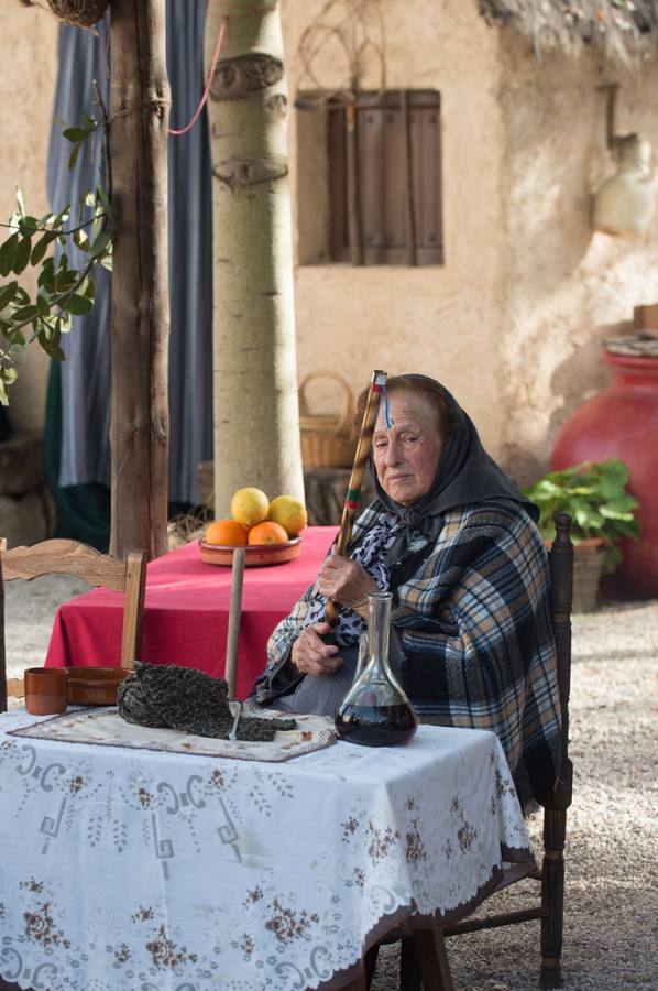 Unos 2.500 escolares de toda la Región, e incluso de provincias vecinas como Alicante, pudieron conocer ayer el belén viviente de El Raal, que montaron para la ocasión los escolares del centro Torre Teatino de la pedanía