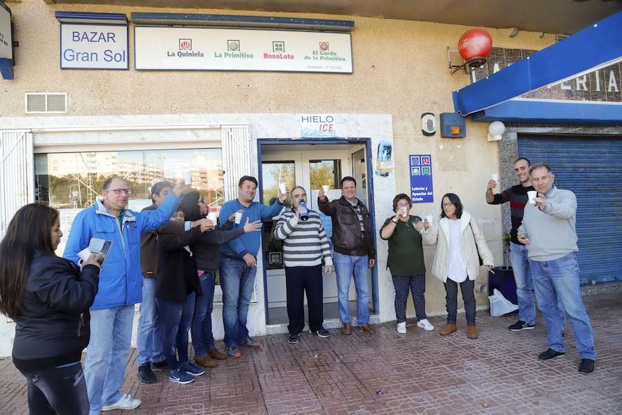 Una administración de La Manga despachó nueve décimos del Gordo.