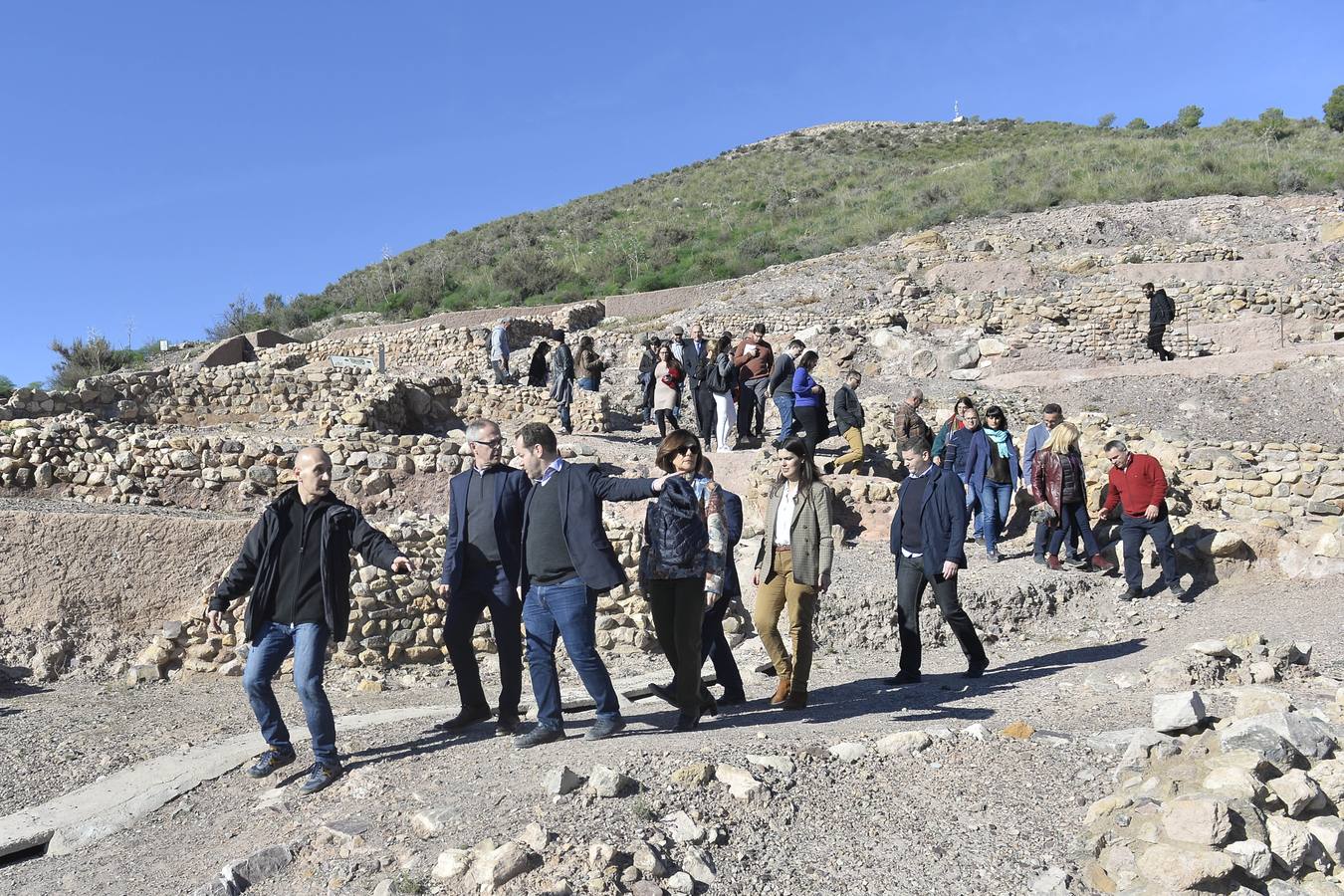 Guirao ha concretado que el objetivo del recorrido es mostrar su apoyo a los científicos que están excavando y analizando «uno de los grandes descubrimientos de esta época»