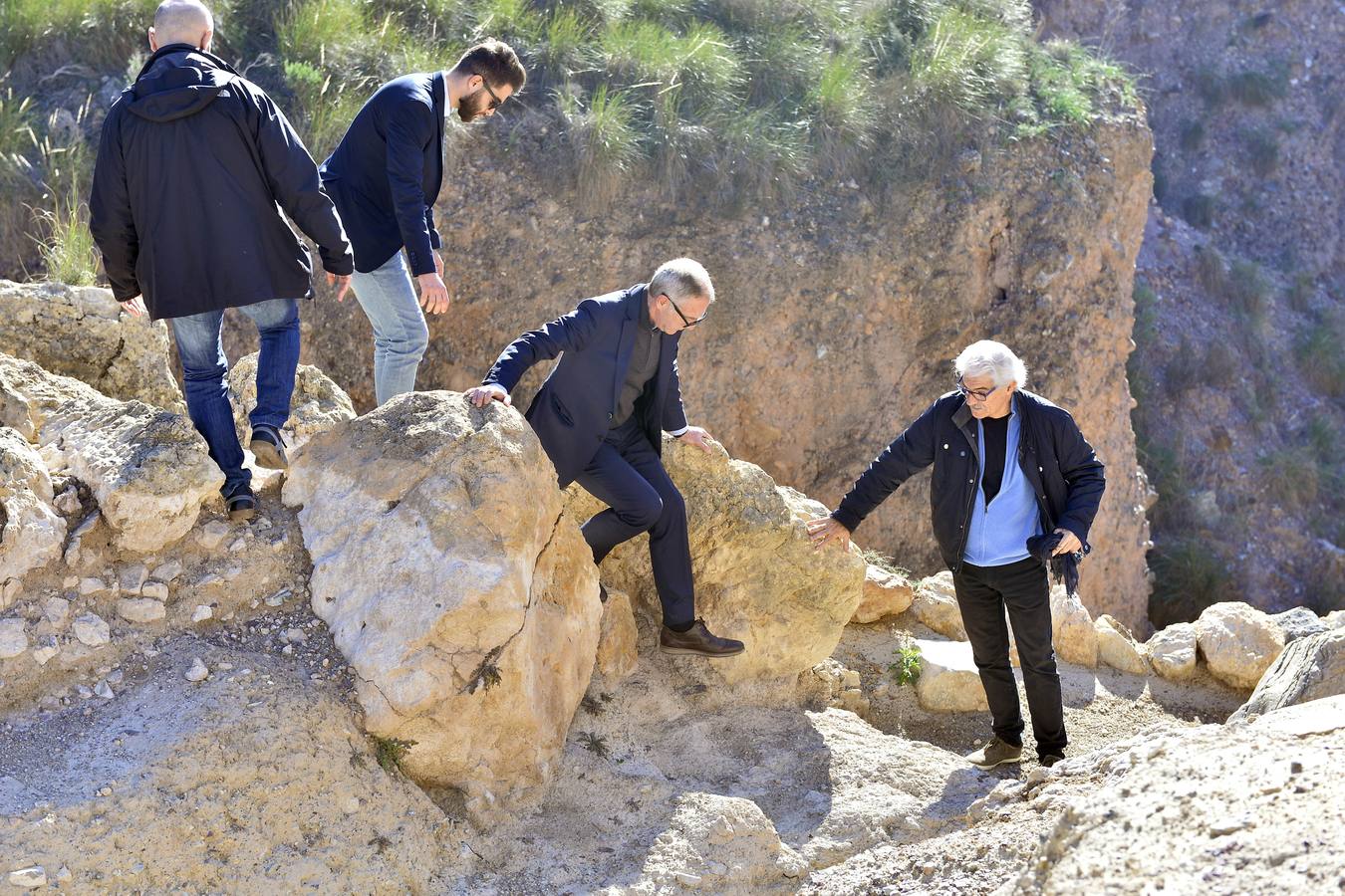 Guirao ha concretado que el objetivo del recorrido es mostrar su apoyo a los científicos que están excavando y analizando «uno de los grandes descubrimientos de esta época»