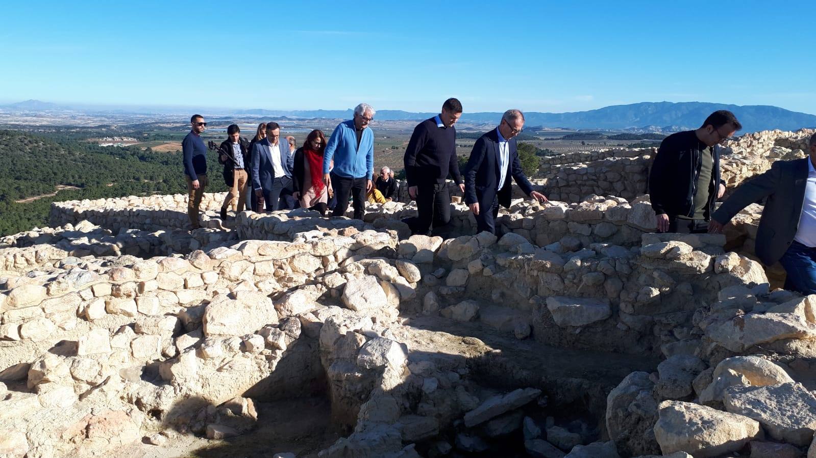 También visitó el yacimiento de La Almoloya, en Pliego. 