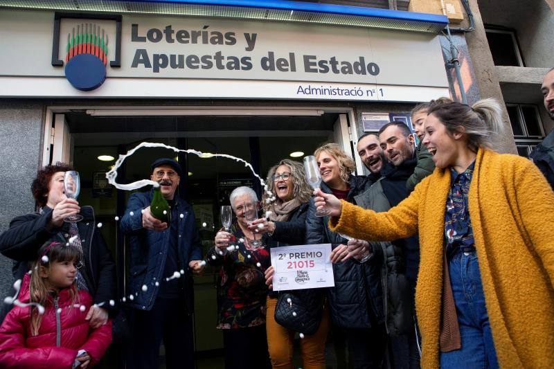 La administración de lotería número 1 de Castellbisbal (Barcelona) ha venido en ventanilla una serie del segundo premio del sorteo extraordinario de la lotería de Navidad, que ha correspondido al número 21.015, dotado con 1.250.000 euros a la serie. 