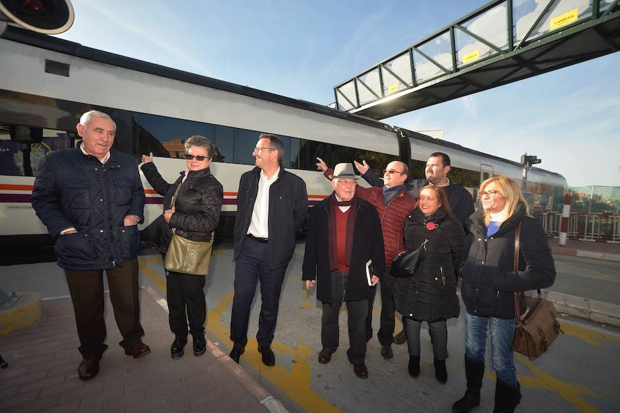 El delegado del Gobierno ha garantizado que toda la información se va a encontrar en la web de Adif y recuerda que en los próximos días se adjudicarán las obras pendientes