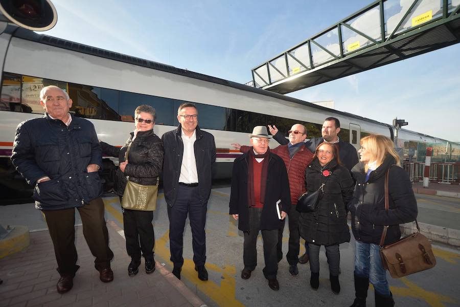 El delegado del Gobierno ha garantizado que toda la información se va a encontrar en la web de Adif y recuerda que en los próximos días se adjudicarán las obras pendientes