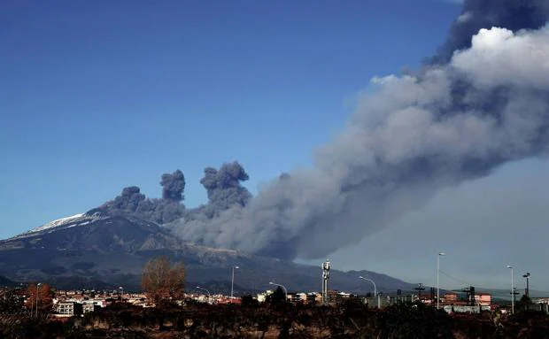 Erupción del volcán Etna, este lunes.