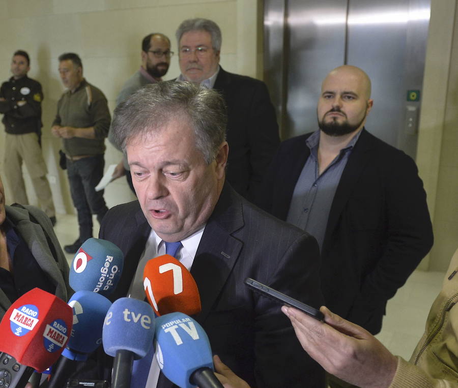 12/04/2018. Víctor Gálvez, nuevo presidente del Real Murcia. El club anuncia que son los nuevos dueños, tras una Junta a la que no pudo entrar Mauricio García de la Vega. 