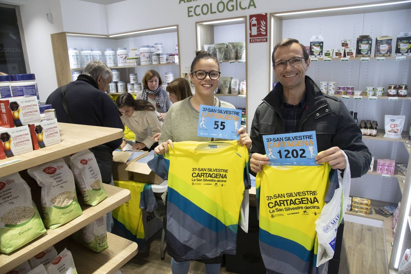 Cientos de corredores ya tienen su camiseta para la carrera de fin de año, que contará con dos mil participantes