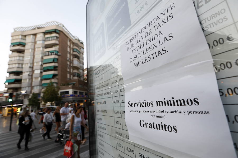 30/07/2018. La revuelta del taxi prende en la Región. Los profesionales de Murcia y otros cinco municipios se suman a una huelga que se extiende. 