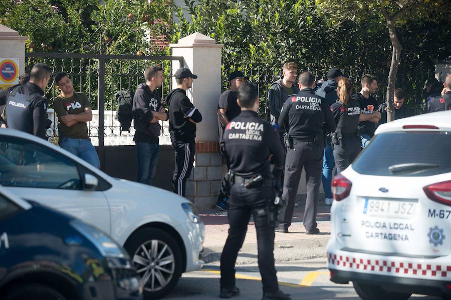 10/11/2018. Ultras de Badajoz la lían en Cartagena y provocan incidentes en un bar.
