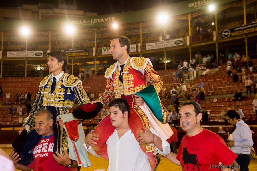 09/09/2018. Mano a mano con final feliz. Rafaelillo y Castella salen a hombros por la puerta grande de la plaza de Murcia tras cortar dos orejas cada uno. 