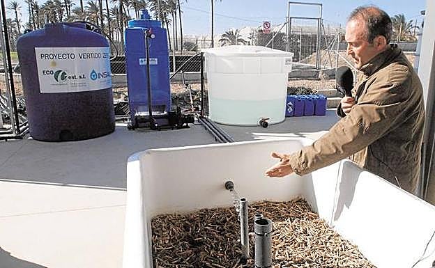 El profesor Juan José Martínez, en la finca Tomás Ferro. 