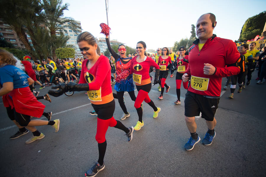 El deporte, los disfraces y el buen ambiente que reina en la San Silvestre tomaron el mando en la culminación perfecta del año para más de 4.500 corredores que estaban apuntados a la prueba de unos 6,5 kilómetros por el centro de la ciudad