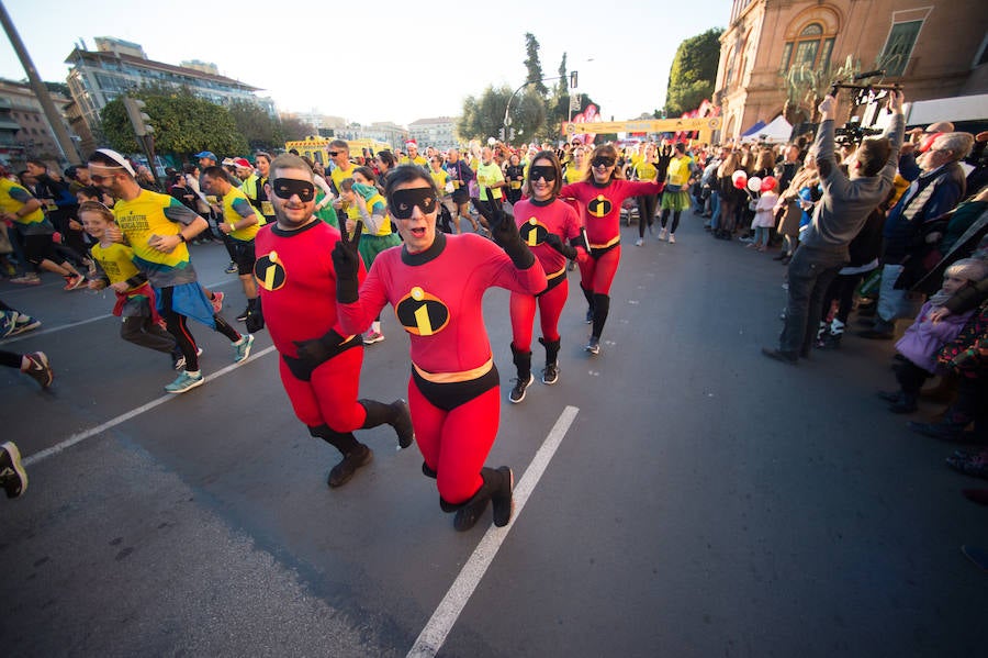 El deporte, los disfraces y el buen ambiente que reina en la San Silvestre tomaron el mando en la culminación perfecta del año para más de 4.500 corredores que estaban apuntados a la prueba de unos 6,5 kilómetros por el centro de la ciudad