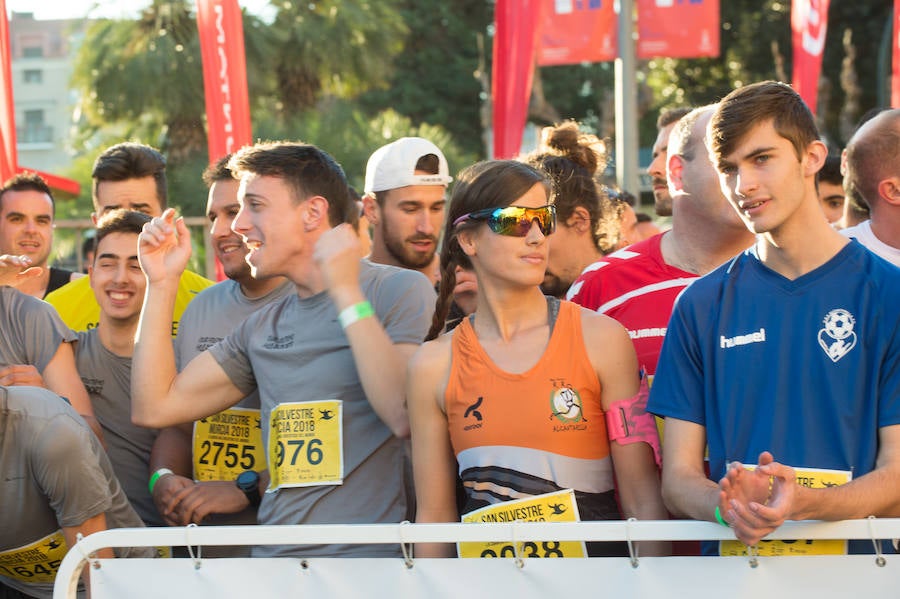 El deporte, los disfraces y el buen ambiente que reina en la San Silvestre tomaron el mando en la culminación perfecta del año para más de 4.500 corredores que estaban apuntados a la prueba de unos 6,5 kilómetros por el centro de la ciudad