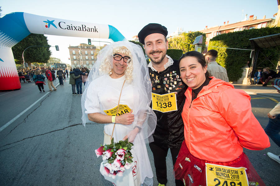 El deporte, los disfraces y el buen ambiente que reina en la San Silvestre tomaron el mando en la culminación perfecta del año para más de 4.500 corredores que estaban apuntados a la prueba de unos 6,5 kilómetros por el centro de la ciudad