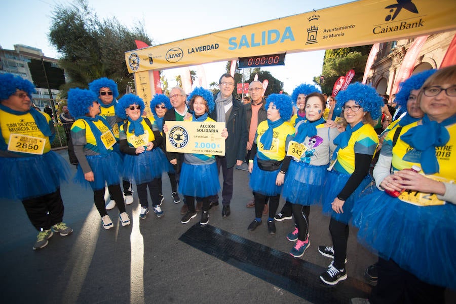 El deporte, los disfraces y el buen ambiente que reina en la San Silvestre tomaron el mando en la culminación perfecta del año para más de 4.500 corredores que estaban apuntados a la prueba de unos 6,5 kilómetros por el centro de la ciudad