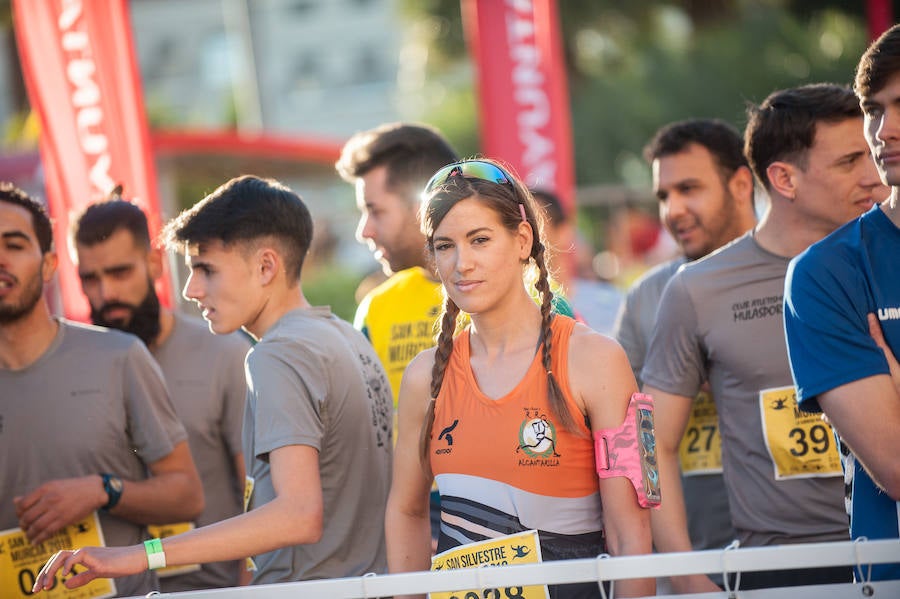 El deporte, los disfraces y el buen ambiente que reina en la San Silvestre tomaron el mando en la culminación perfecta del año para más de 4.500 corredores que estaban apuntados a la prueba de unos 6,5 kilómetros por el centro de la ciudad