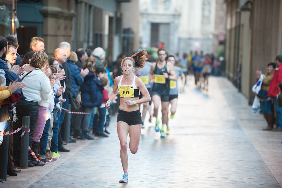 El deporte, los disfraces y el buen ambiente que reina en la San Silvestre tomaron el mando en la culminación perfecta del año para más de 4.500 corredores que estaban apuntados a la prueba de unos 6,5 kilómetros por el centro de la ciudad