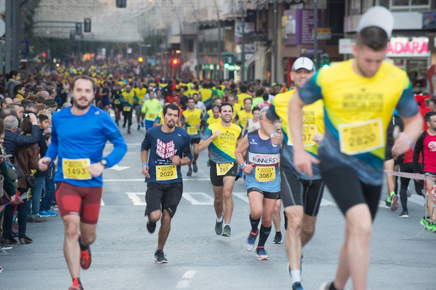 El deporte, los disfraces y el buen ambiente que reina en la San Silvestre tomaron el mando en la culminación perfecta del año para más de 4.500 corredores que estaban apuntados a la prueba de unos 6,5 kilómetros por el centro de la ciudad