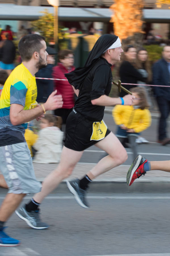 El deporte, los disfraces y el buen ambiente que reina en la San Silvestre tomaron el mando en la culminación perfecta del año para más de 4.500 corredores que estaban apuntados a la prueba de unos 6,5 kilómetros por el centro de la ciudad