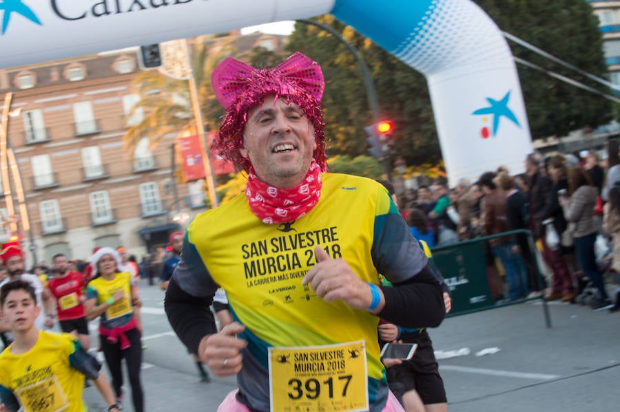 El deporte, los disfraces y el buen ambiente que reina en la San Silvestre tomaron el mando en la culminación perfecta del año para más de 4.500 corredores que estaban apuntados a la prueba de unos 6,5 kilómetros por el centro de la ciudad