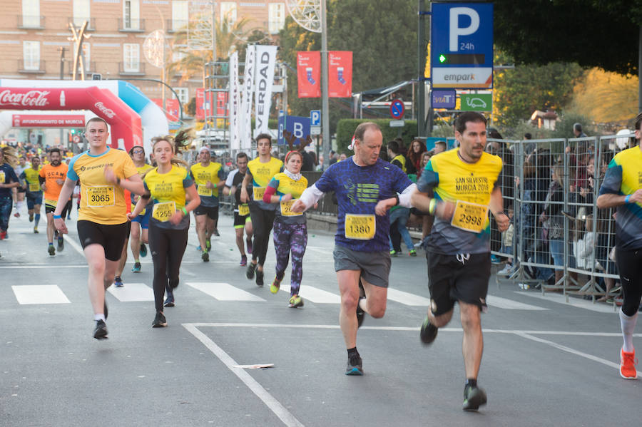 El deporte, los disfraces y el buen ambiente que reina en la San Silvestre tomaron el mando en la culminación perfecta del año para más de 4.500 corredores que estaban apuntados a la prueba de unos 6,5 kilómetros por el centro de la ciudad