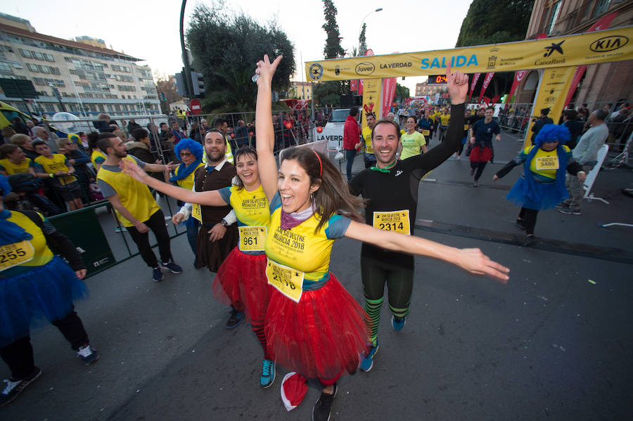 El deporte, los disfraces y el buen ambiente que reina en la San Silvestre tomaron el mando en la culminación perfecta del año para más de 4.500 corredores que estaban apuntados a la prueba de unos 6,5 kilómetros por el centro de la ciudad