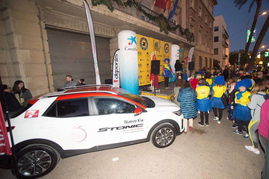 El deporte, los disfraces y el buen ambiente que reina en la San Silvestre tomaron el mando en la culminación perfecta del año para más de 4.500 corredores que estaban apuntados a la prueba de unos 6,5 kilómetros por el centro de la ciudad