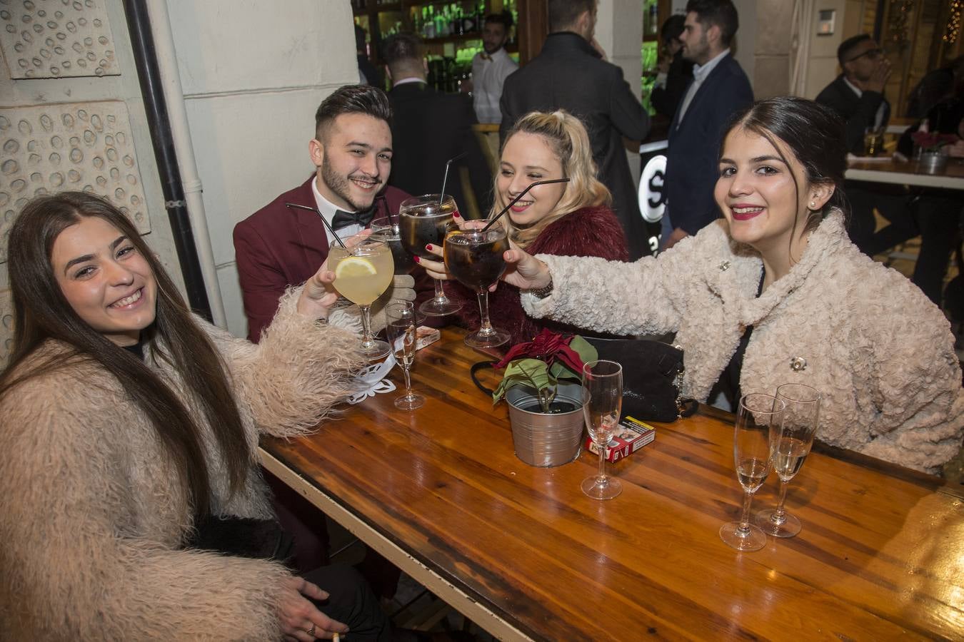 Las fiestas y el cotillón tomaron cartagena en la última noche del año.