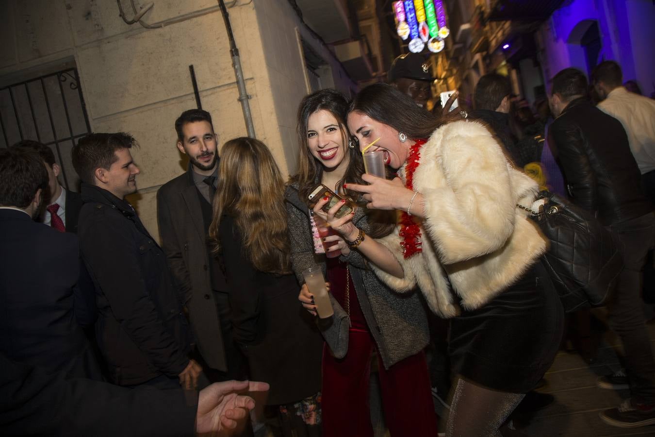 Las fiestas y el cotillón tomaron cartagena en la última noche del año.