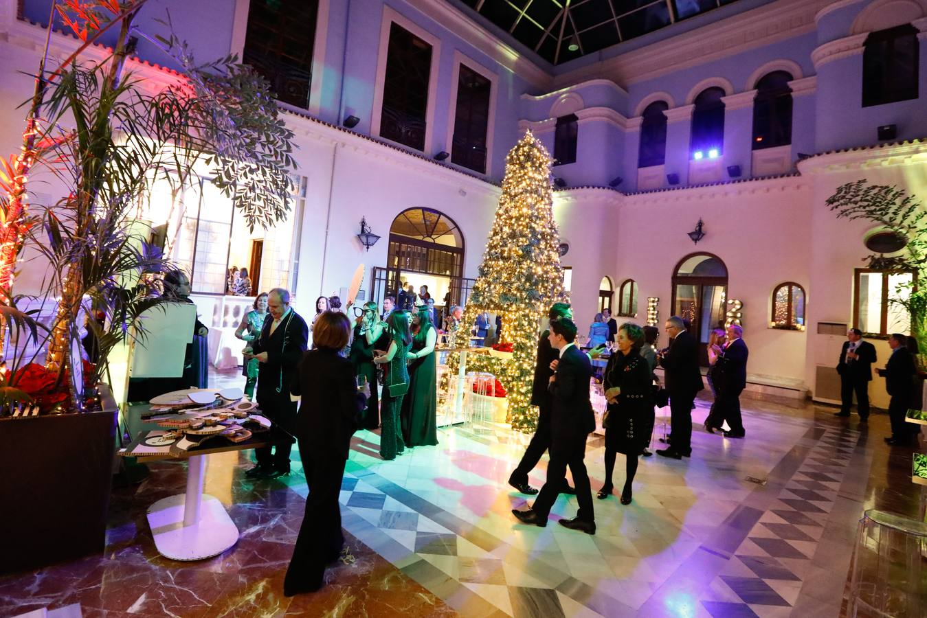 Tras las campanadas de la Glorieta, los murcianos celebraron el fin del año con sus mejores galas y buenos deseos. 