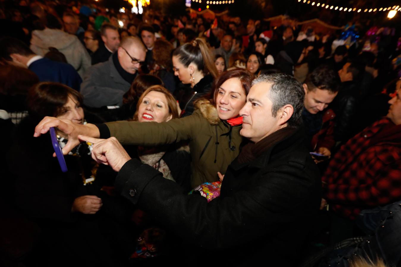 Tras las campanadas de la Glorieta, los murcianos celebraron el fin del año con sus mejores galas y buenos deseos. 