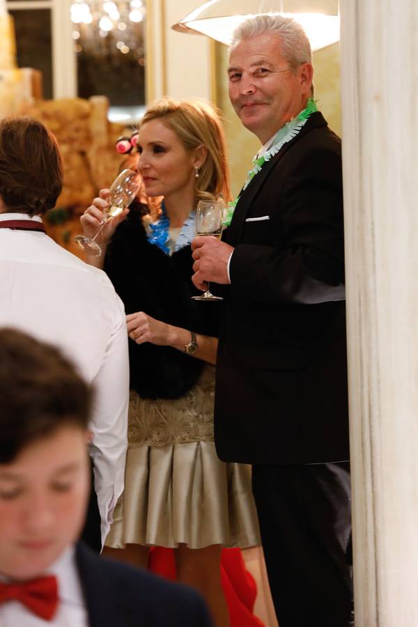 Tras las campanadas de la Glorieta, los murcianos celebraron el fin del año con sus mejores galas y buenos deseos. 