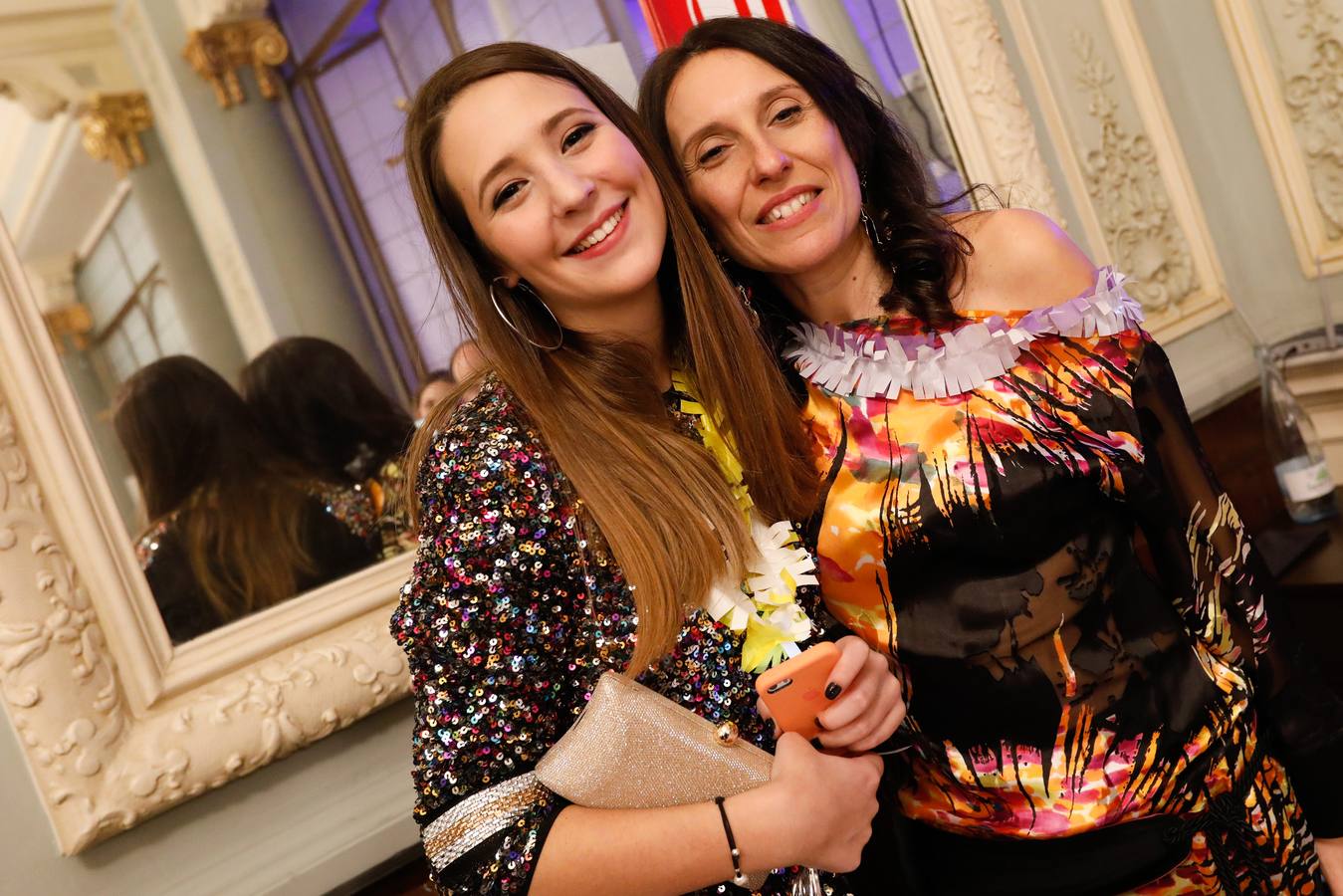 Tras las campanadas de la Glorieta, los murcianos celebraron el fin del año con sus mejores galas y buenos deseos. 