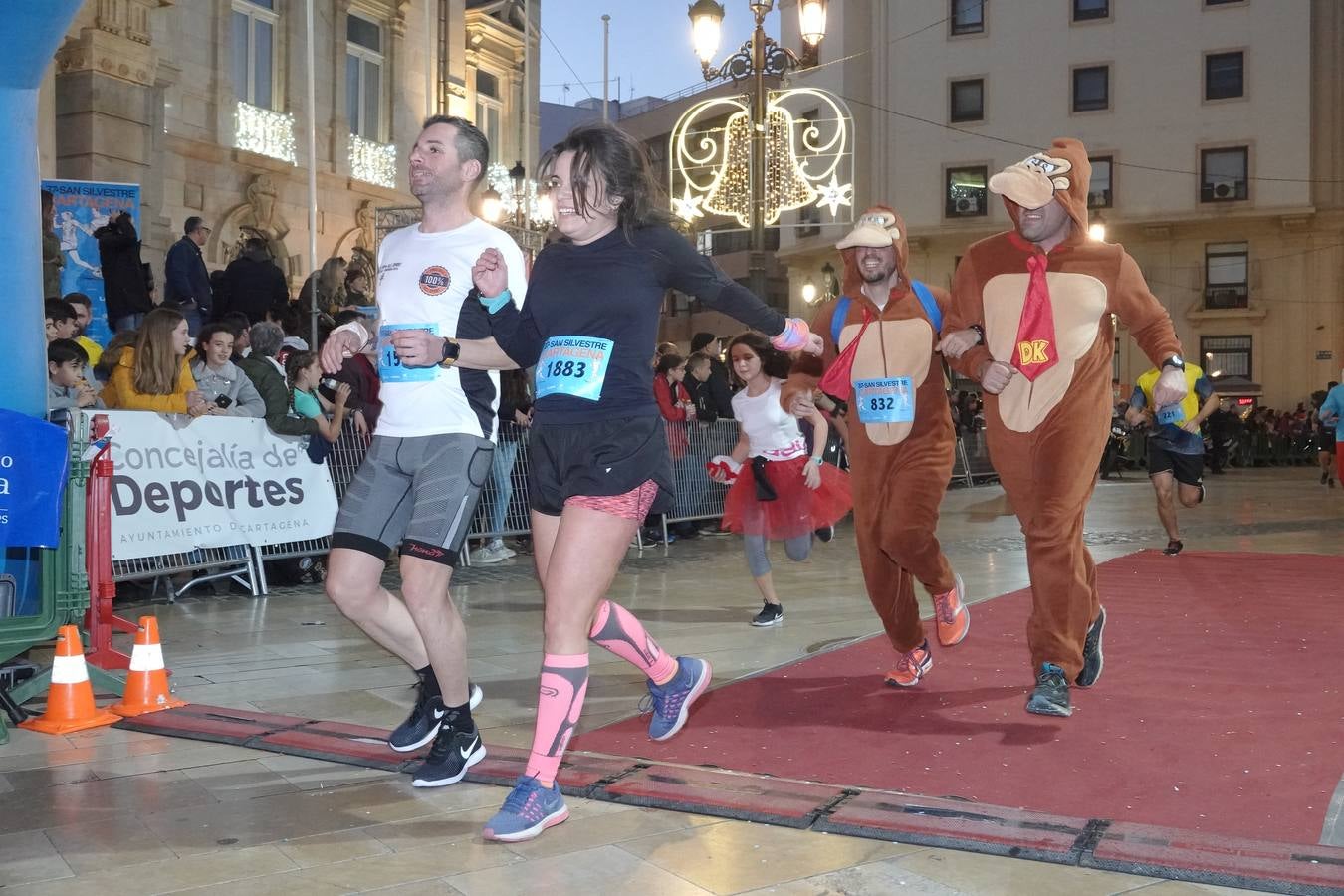 En la carrera más divertida del año no podían faltar los disfraces más simpáticos.