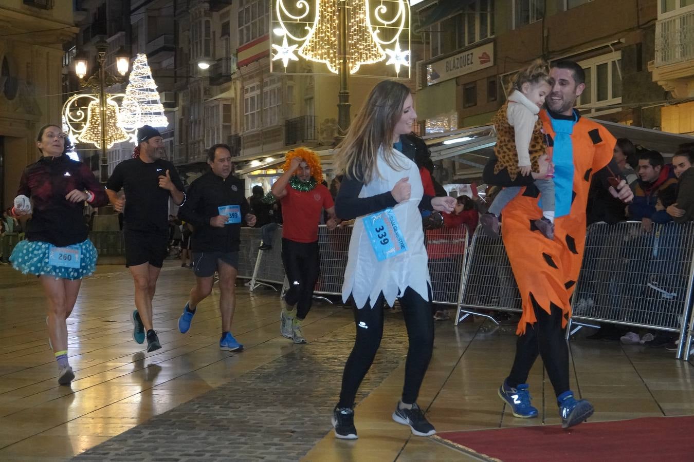 En la carrera más divertida del año no podían faltar los disfraces más simpáticos.