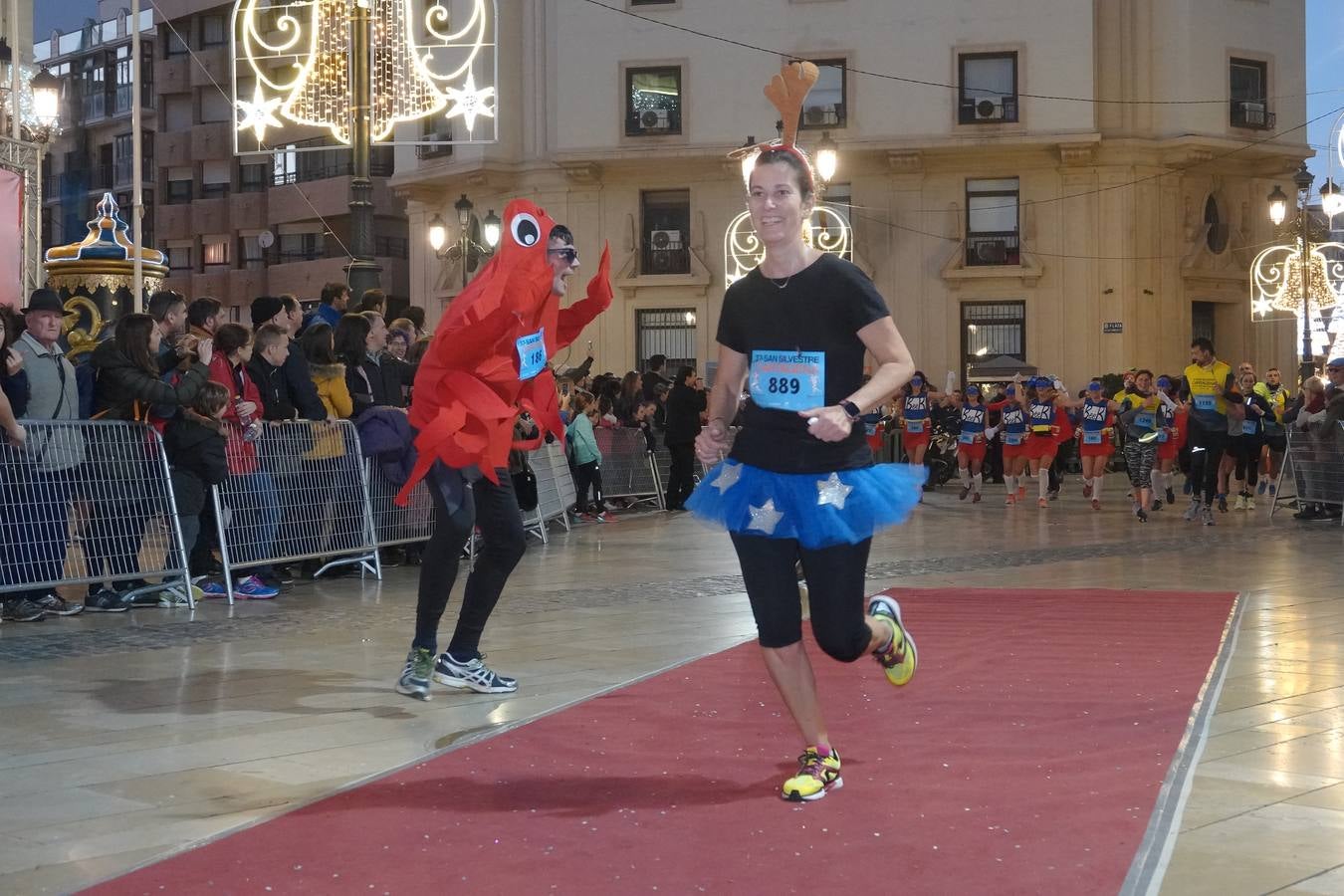 En la carrera más divertida del año no podían faltar los disfraces más simpáticos.