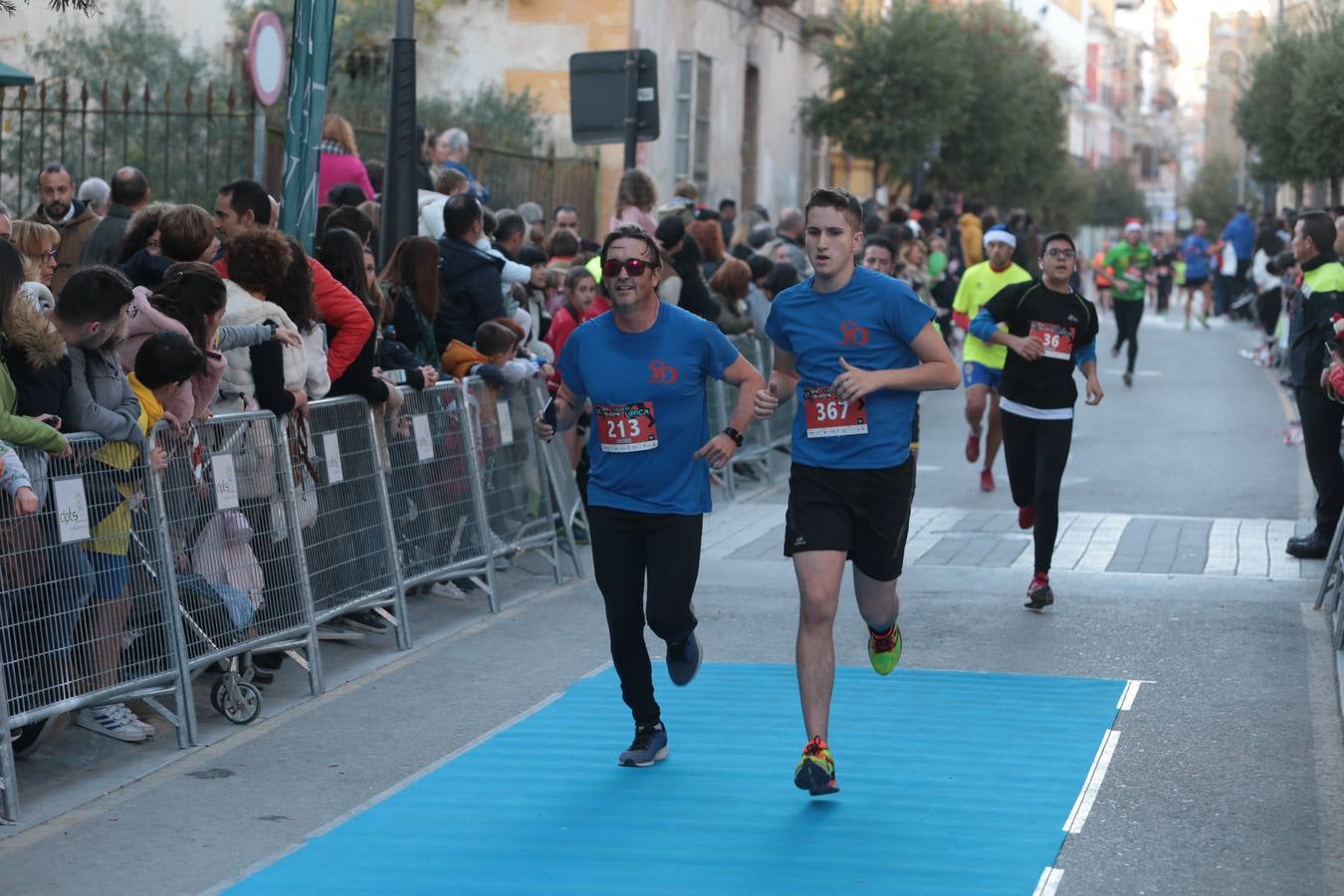 Casi un millar de corredores despiden el año disfrutando del deporte en la Ciudad del Sol por una buena causa