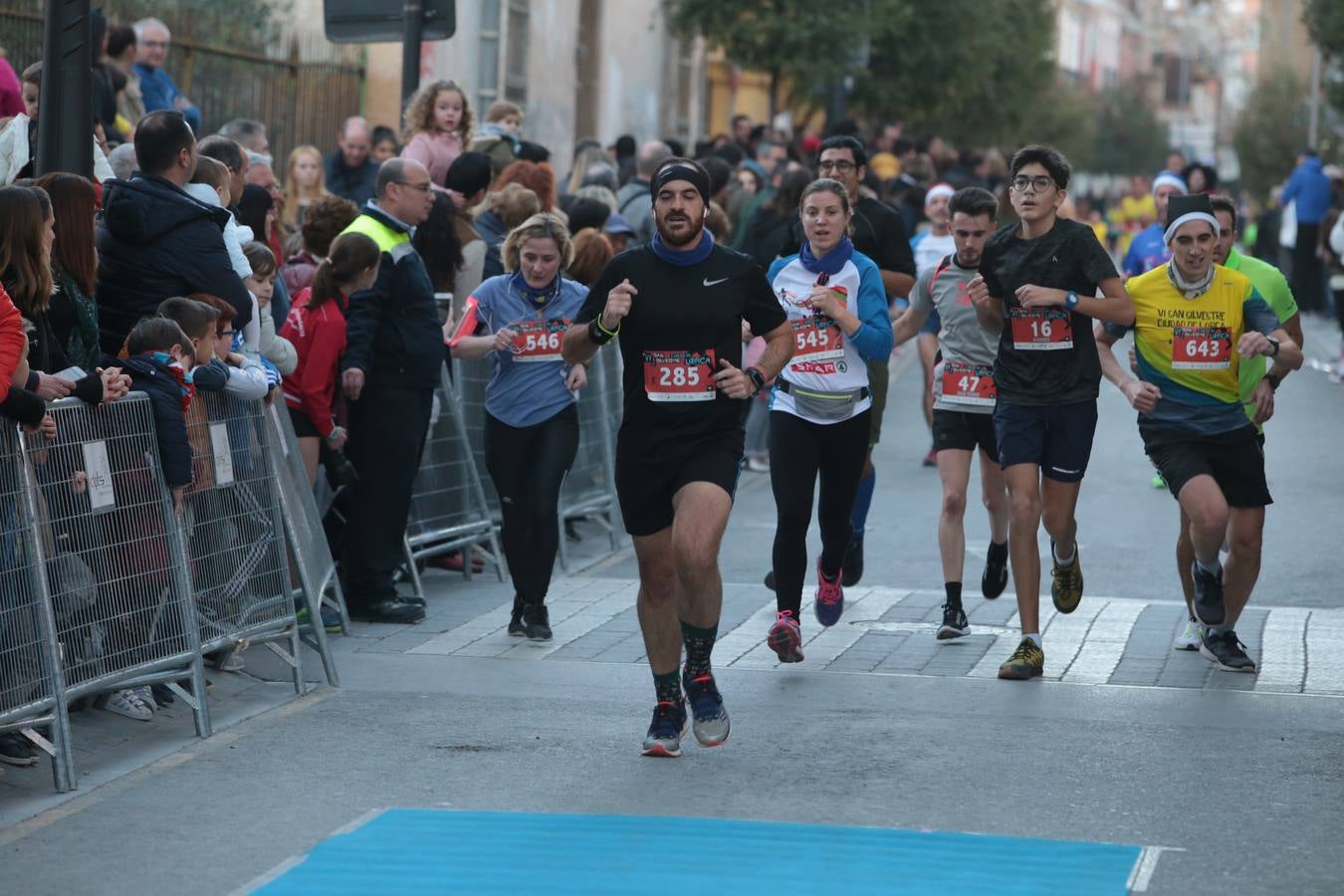 Casi un millar de corredores despiden el año disfrutando del deporte en la Ciudad del Sol por una buena causa