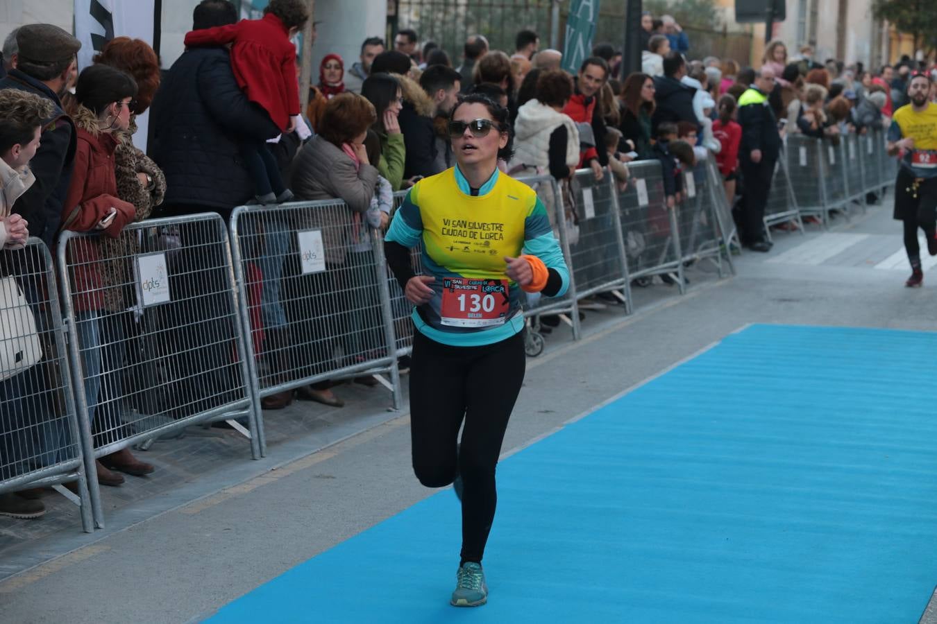 Casi un millar de corredores despiden el año disfrutando del deporte en la Ciudad del Sol por una buena causa