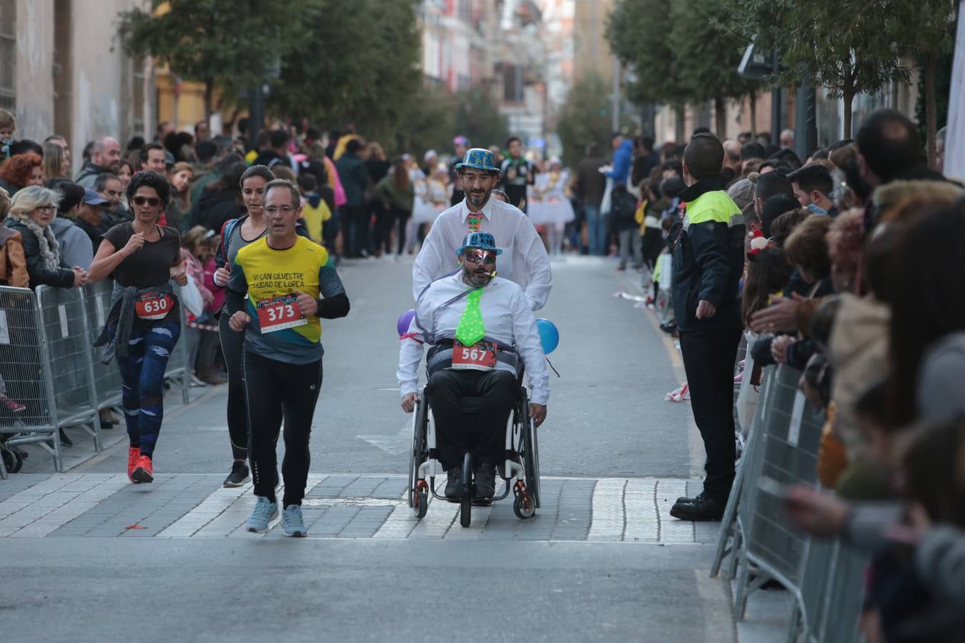 Casi un millar de corredores despiden el año disfrutando del deporte en la Ciudad del Sol por una buena causa