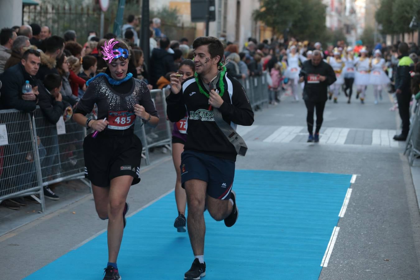 Casi un millar de corredores despiden el año disfrutando del deporte en la Ciudad del Sol por una buena causa