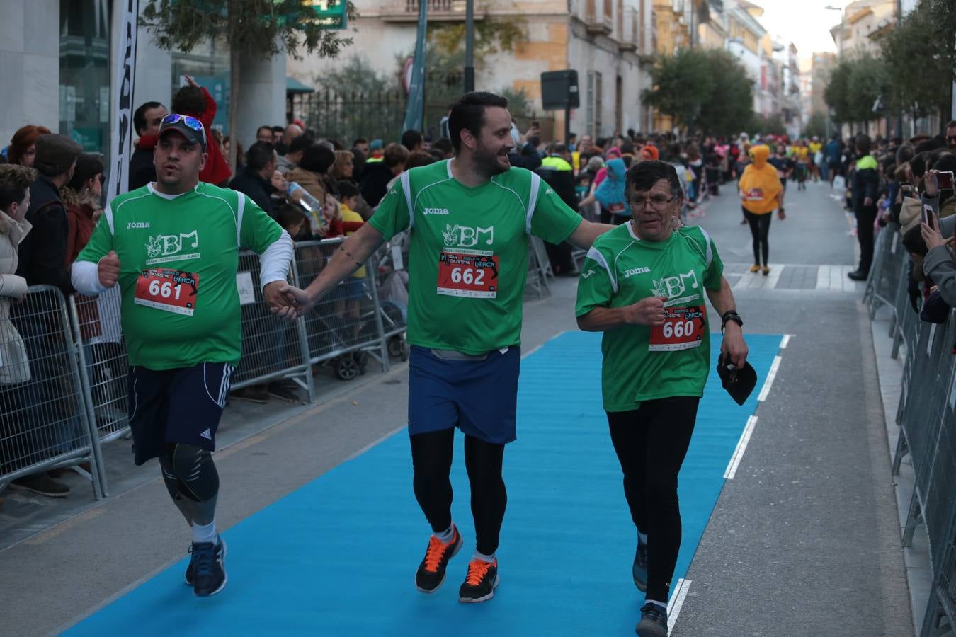 Casi un millar de corredores despiden el año disfrutando del deporte en la Ciudad del Sol por una buena causa