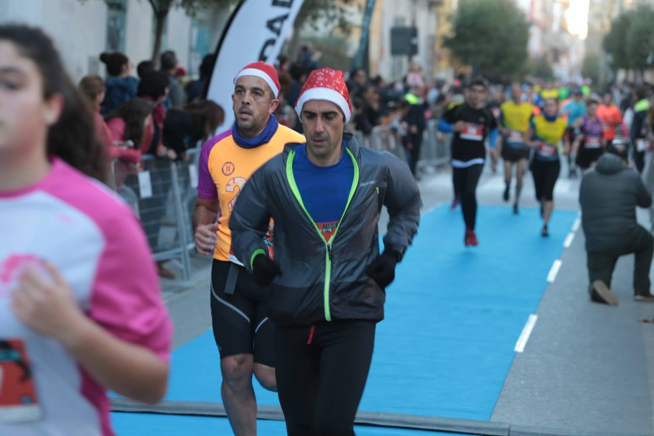 Casi un millar de corredores despiden el año disfrutando del deporte en la Ciudad del Sol por una buena causa