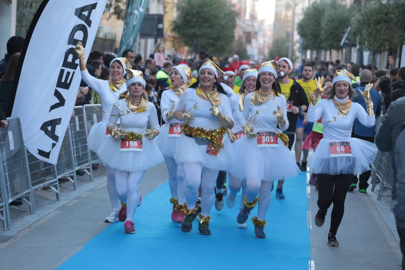 Casi un millar de corredores despiden el año disfrutando del deporte en la Ciudad del Sol por una buena causa