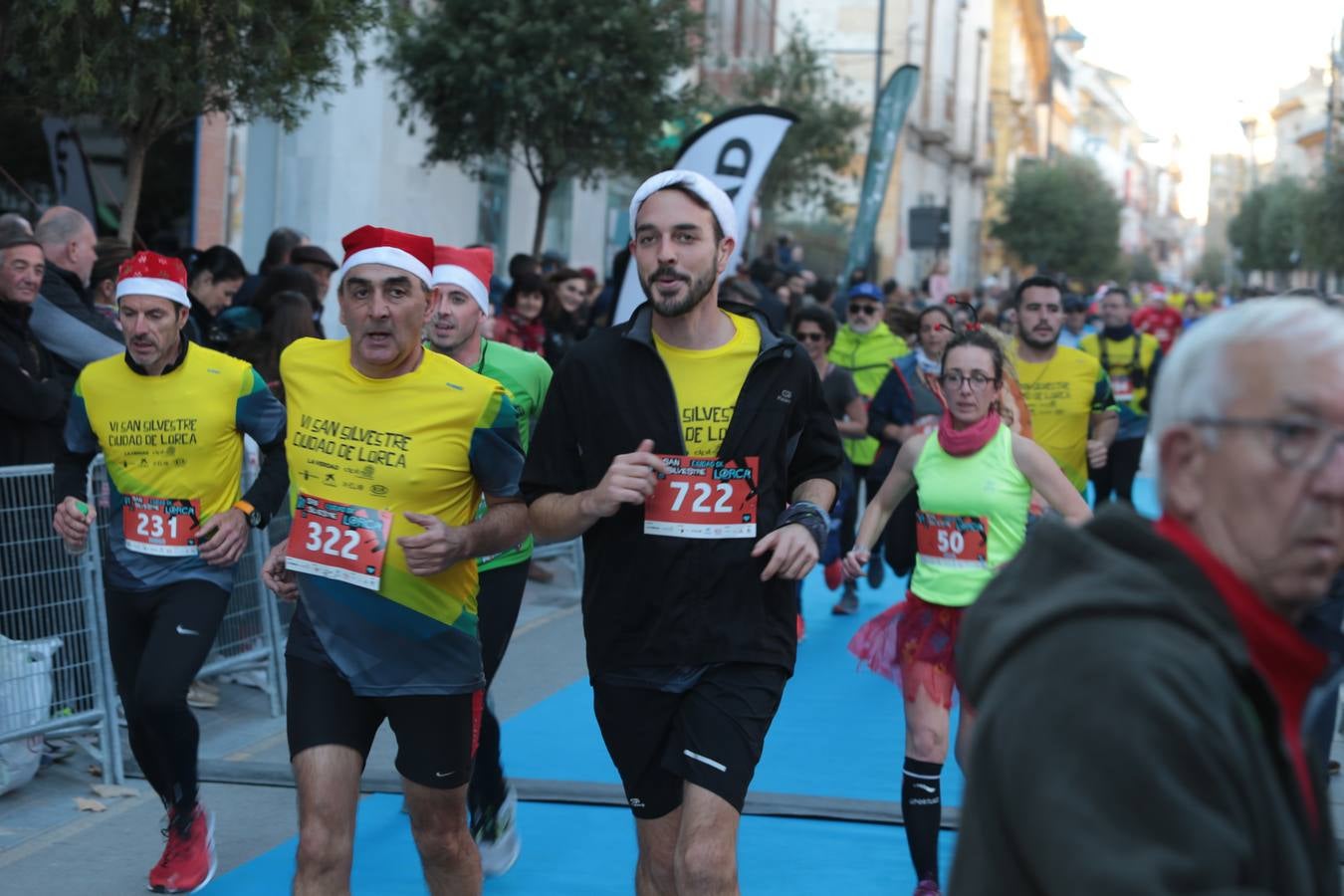 Casi un millar de corredores despiden el año disfrutando del deporte en la Ciudad del Sol por una buena causa