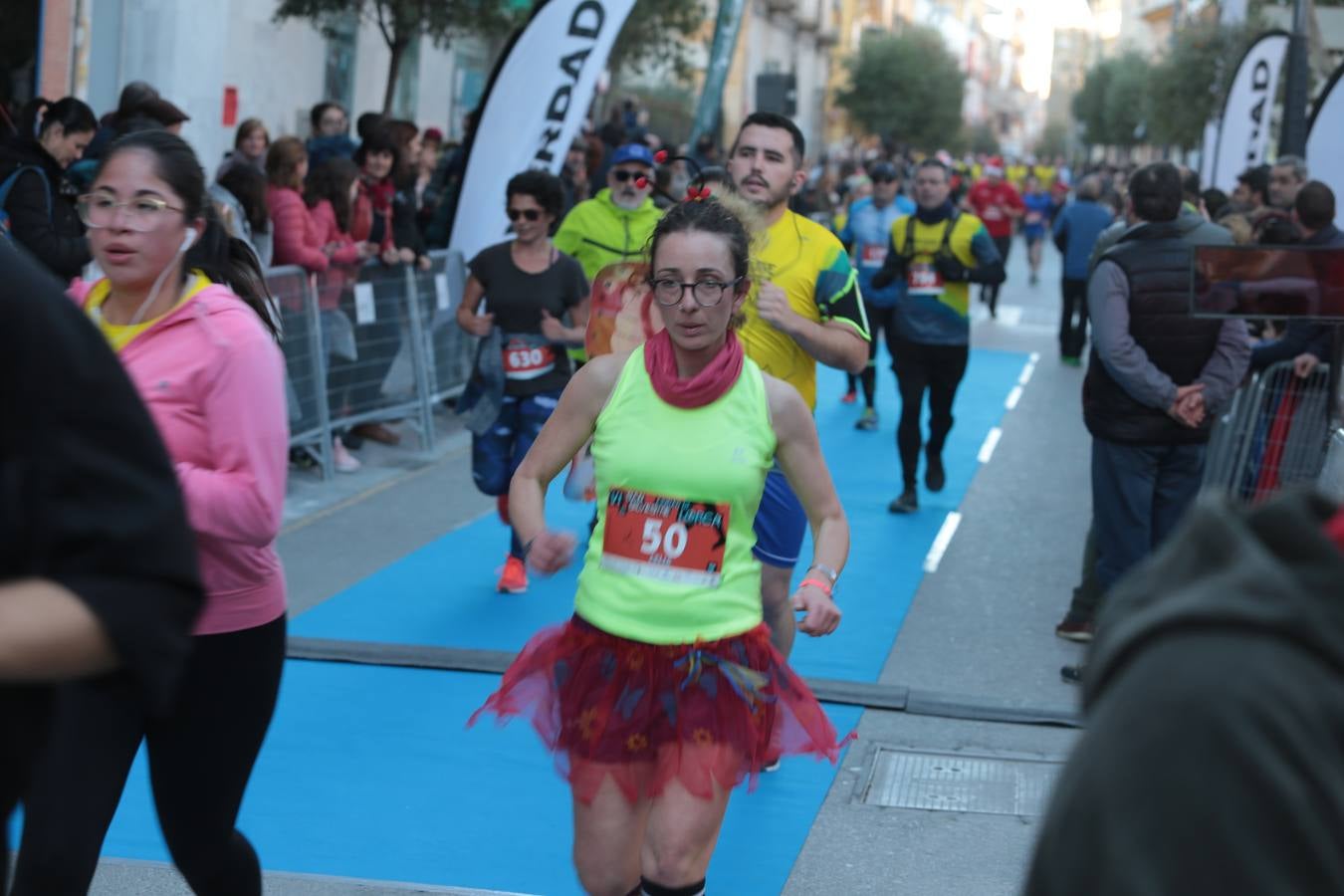 Casi un millar de corredores despiden el año disfrutando del deporte en la Ciudad del Sol por una buena causa