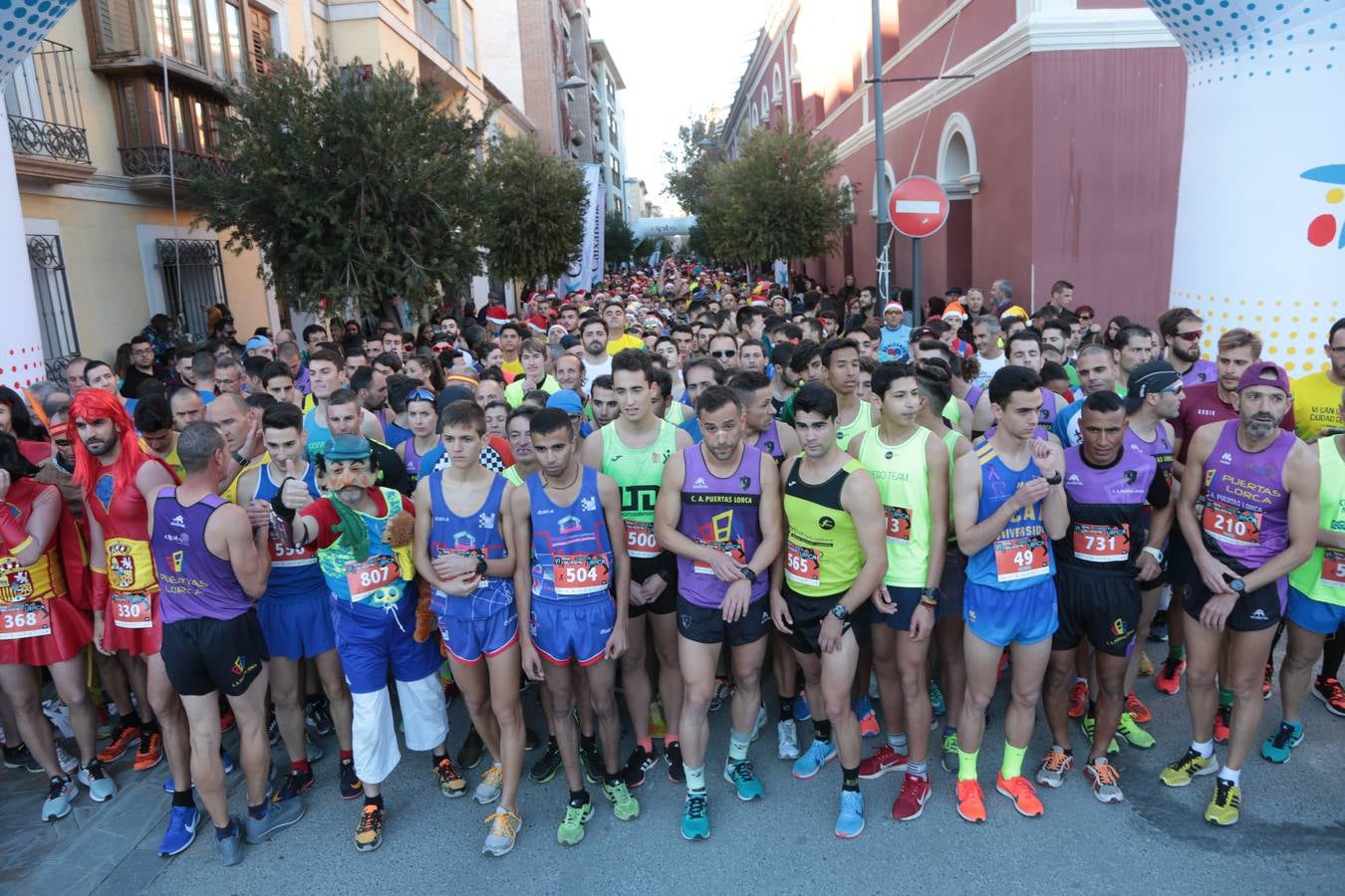 Casi un millar de corredores despiden el año disfrutando del deporte en la Ciudad del Sol por una buena causa