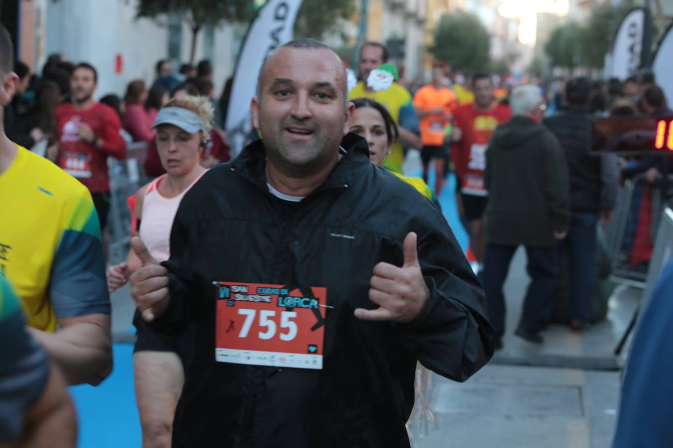 Casi un millar de corredores despiden el año disfrutando del deporte en la Ciudad del Sol por una buena causa